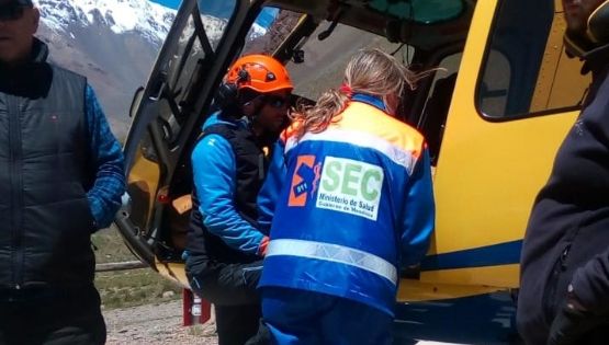 Dos turistas fueron rescatados en alta montaña