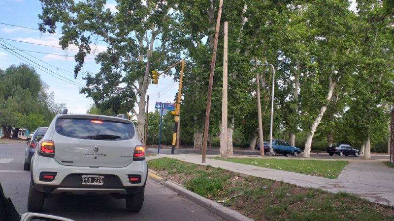 El peligro de pararse en las esquinas de Godoy Cruz