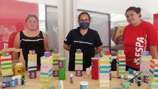 Vecinas de Godoy Cruz fabrican juegos infantiles de madera