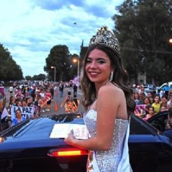 La Reina Nacional de la Vendimia fue recibida por los vecinos de La Paz