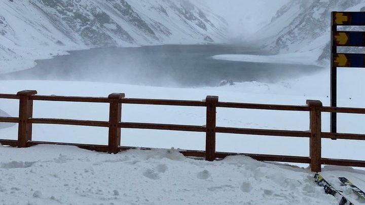 Por las nevadas, suspenden el ingreso a Las Leñas y los pasos siguen cerrados