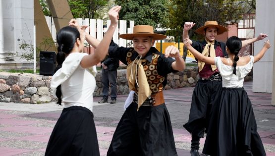 Guaymallén homenajeó a los bailarines folclóricos en su día