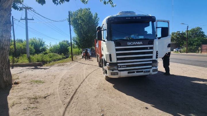 Motociclista muere al chocar contra un camión en San Martín